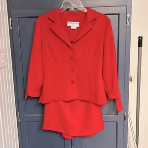 Jessica Howard Business Suit/Skirt Set size 8 petite Red